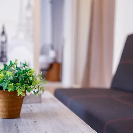 Modern Apartment *